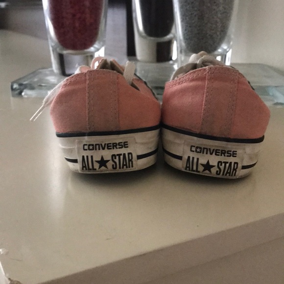 Pink converse (low top) - Picture 3 of 5